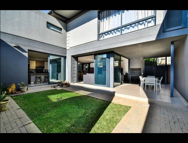 4 BEDROOM TOWNHOUSE FOR SALE IN WATERKLOOF RIDGE